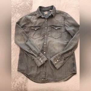 Levi's Barstow Denim Shirt: Timeless Western Embroidery, Size M Standard.